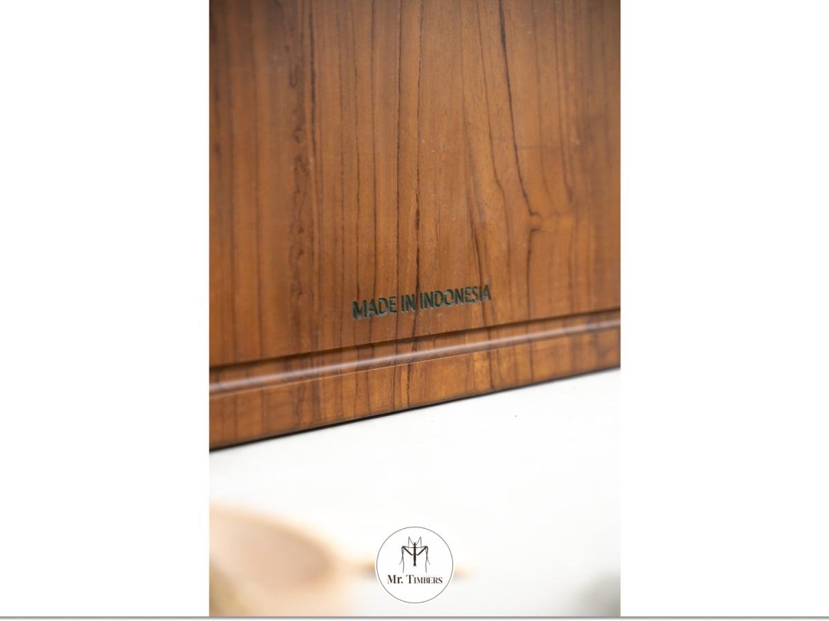 Star Medium Chopping Board Dark Teak